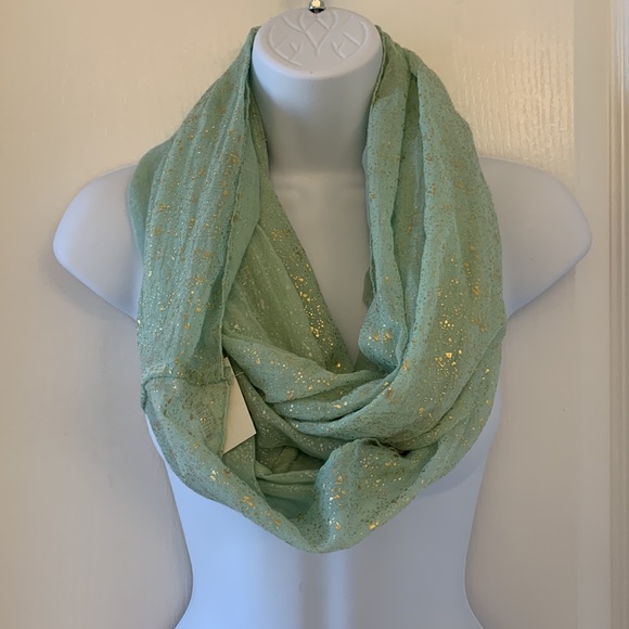 BP Infinity Scarf - Picture 3 of 5